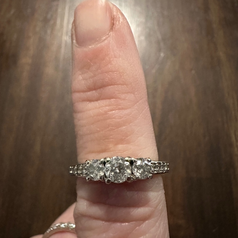 10kt white gold 1ct diamond 3 stone engagement ring